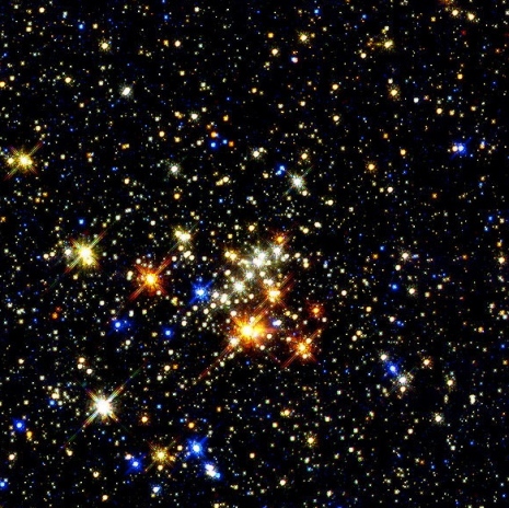 Quintuplet Cluster by NASA/Don Figer/STSci (Public domain: NASA Hubble./ commons.wikimedia.org)