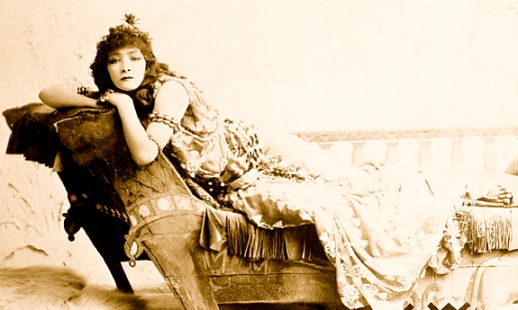 Sarah Bernhardt by Sarony, 1891 (Public domain:expired copyright:commons.wikimedia.org)
