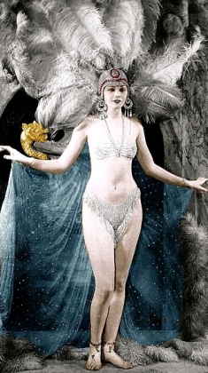 Vegas-type Show Girl. 1916.Ziegfeld Follies.Lilyan Tashman/ USPD.pub.date/Commons.wikimedia.org)