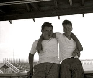1948. Two boys. 1948 Ft.Macleod, Alberta/Galt Museum/flickr/Commons.wikimedia.org)