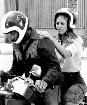 Couple on motorcycle.1977 Bionic Woman.(Lindsay Wagner and Evel Knievel) NBC.(USPD.pub.date/Commons.wikimedia.org