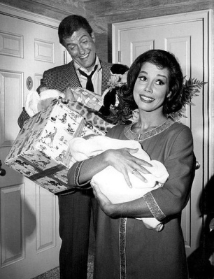 family. 1964. Dick VanDyke Show. Laura and Rob Petrie bringing Richie home from hospital. (CBS/ USPD.pub.date, no cr/Commons.wikimedia.org)