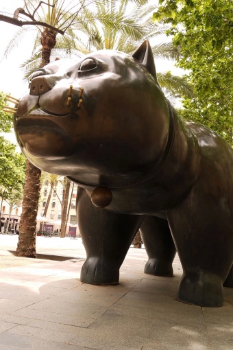 Giant bronze cat sculpture by Botero ((Hitchhikers handbook/Commons.wikimedia.org)