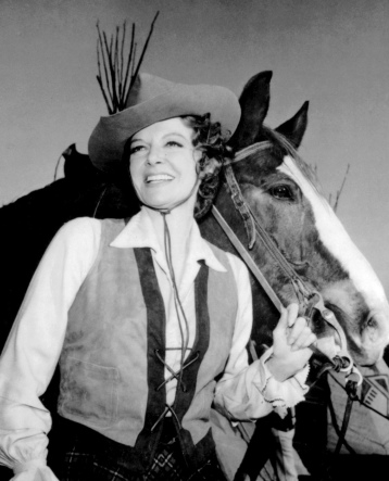 Hollywood cowgirl holding her horse. Still from the series "Pistols and Petticoats" (USPD. Pub.date, artist life/Commons.wikimedia.org)