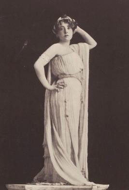 Woman in toga.Stage actress Olga Nethersole. Theater program Dec 1898. (USPD. pub.date, artist life/Harvard Theatre Collection/Houghton Library (USPS, pub.date, artist life/Commons.wikimedia.org)