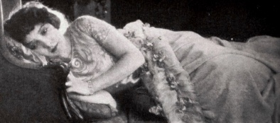 Reclining woman. Actress Florence Vidoe, 1922 film Cameo Pictures, The real Adventure. (USPD.pub.date, artist life/commons.wikimedia.org)