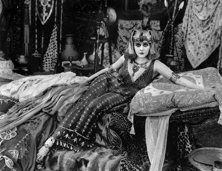 Cleopatra lounging on couch. 1917 Theda Bara/Fox Film (USPD., pub.date, artist life/COmmons.wikimedia.org)