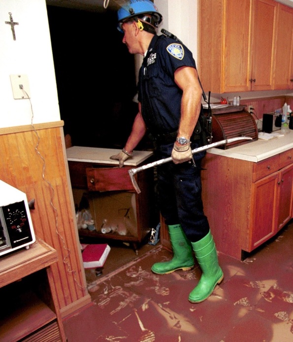 Man in flooded kitchen. (USPD FEMA/gov. image/Common.wikimedia.org)