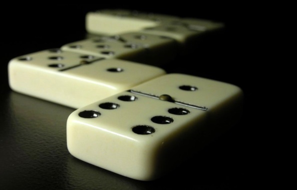 Game of dominoes. Image by Wikipedia/Commons.wikimedia.org)
